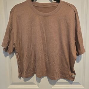 Vuori Energy Tee. Mauve. Size L. EUC.